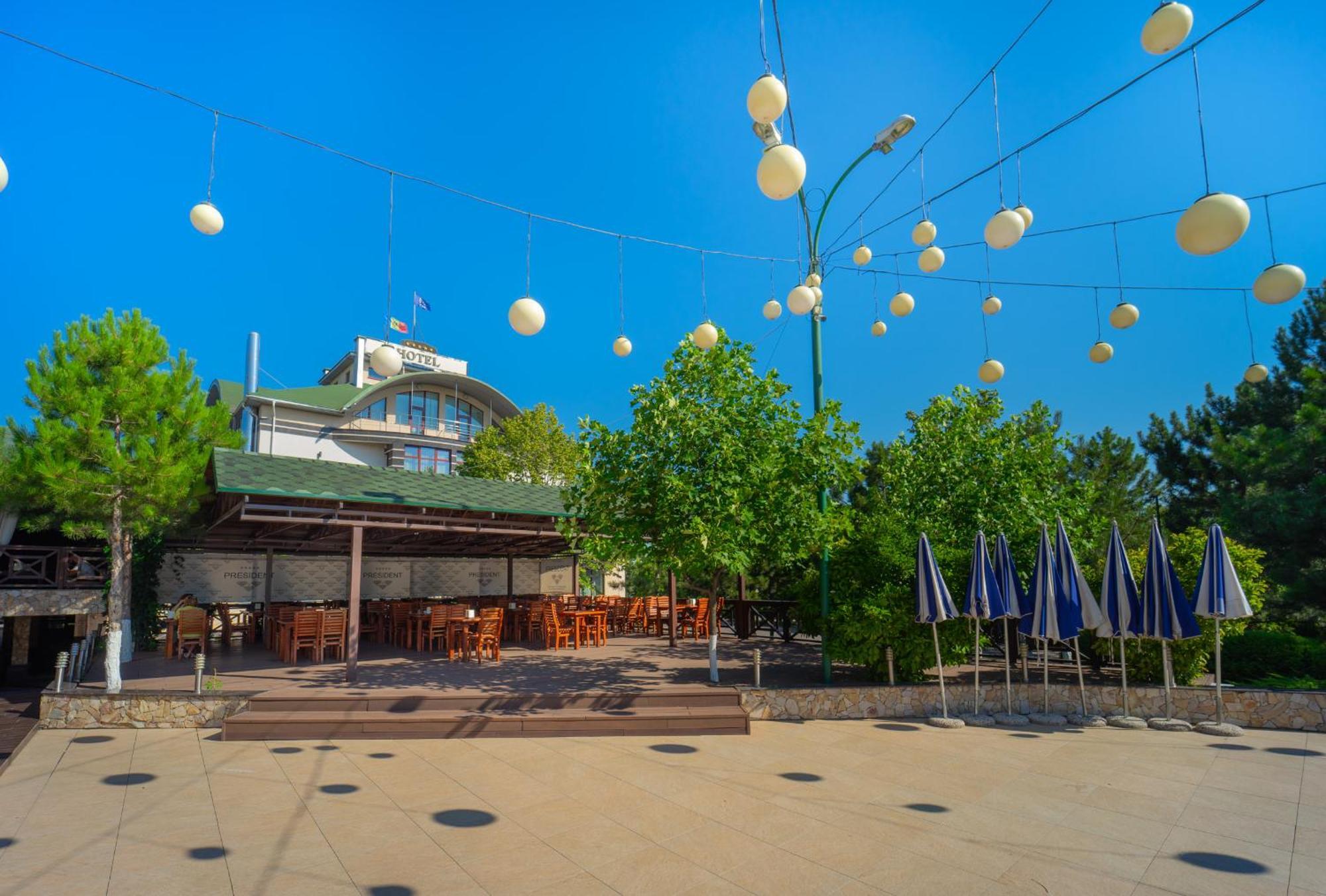 President Resort Hotel Chisinau Exterior photo
