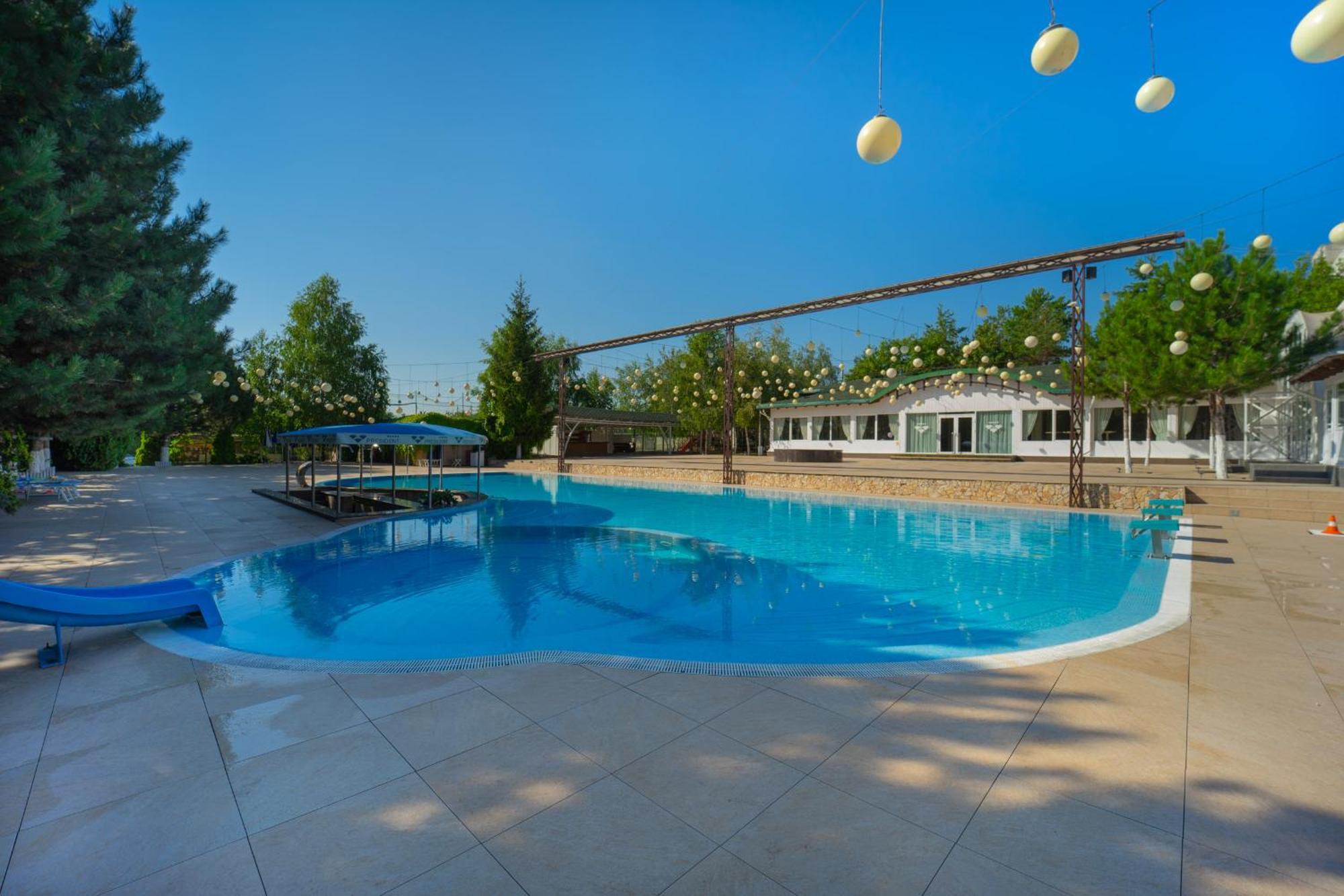 President Resort Hotel Chisinau Exterior photo