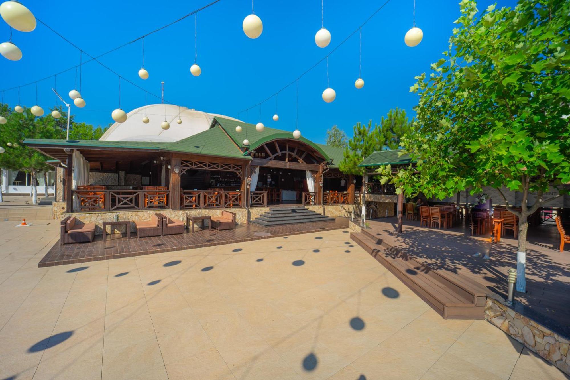 President Resort Hotel Chisinau Exterior photo