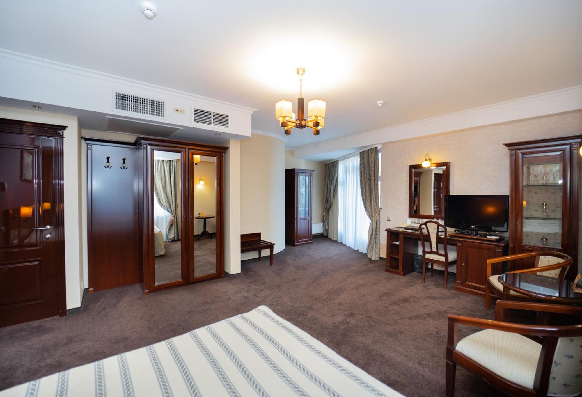 President Resort Hotel Chisinau Exterior photo